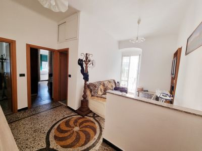 Genova via Alessio Olivieri 32 - Appartamento termoautonomo con balconcino