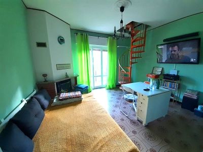 Appartamento con ingresso indipendente e caminetto