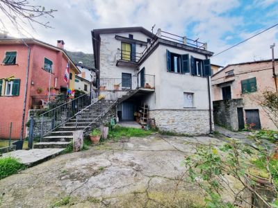 Pannesi - Casa indipendente con cortile carrabile e cantine