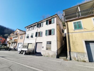 Ferriere - Casa semindipendente da ristrutturare internamente con garage