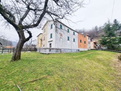 Calzagatta - Casa indipendente su tre lati con ampio terreno e cantina