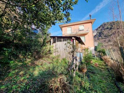 Casa completamente indipendente con giardino e parcheggio
