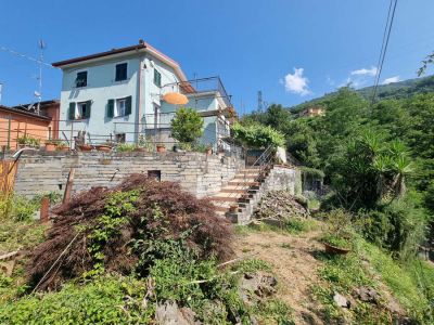 Gattorna - Casa bifamiliare indipendente su tre lati con giardino