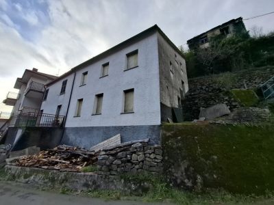 LORSICA CASA SEMINDIPENDENTE DA RISTRUTTURARE