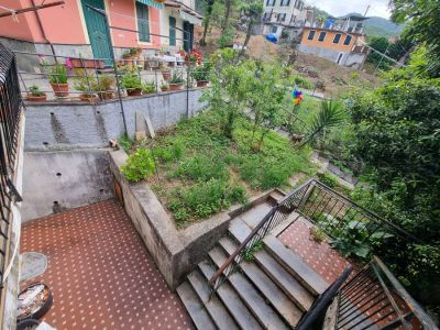 Appartamento con balcone, box auto e giardino privato