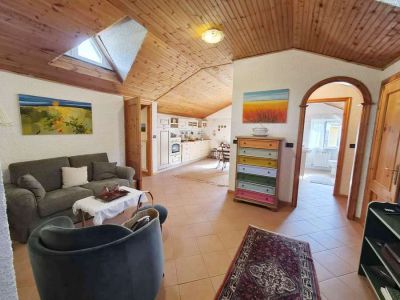 Attico ampio termoautonomo in palazzina trifamiliare