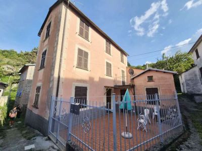 Corsiglia - Casa indipendente con casetta adiacente e terreno