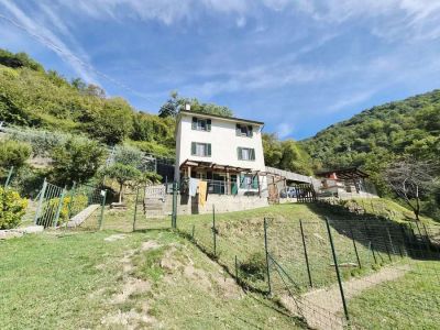 Craviasco - Casa indipendente con ampio terreno recintato
